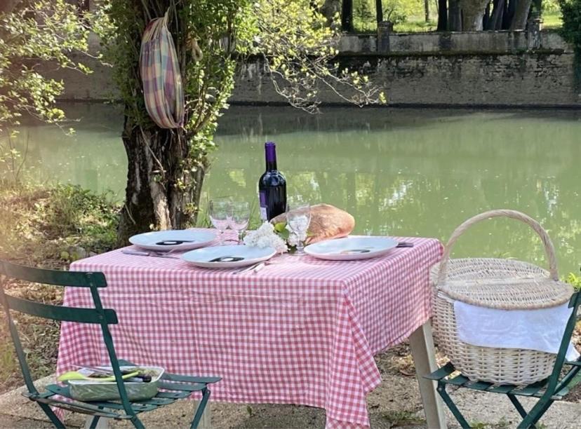 Gite Chez Madeleine Apartment Люан Екстериор снимка